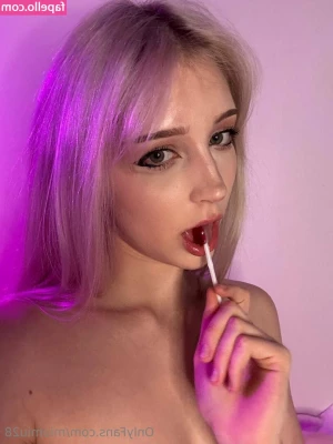 miumiu28 - i suck at facetiming 5 minutes later i'm showing you my titties