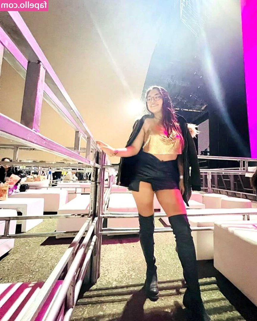 Corayma Eliana [ corayma-eliana ] - Guess what color my panties are