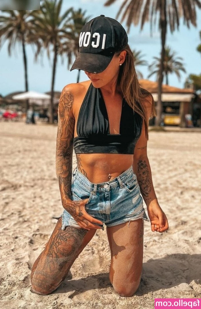 Sandra Sicora [ sandra-sicora ] - ..Kiss my Plastic Ass!😘💋💋 ..and lick my juicy