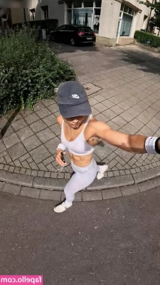 Yasmin Stetter [ yasmin-stetter ] - Lick it