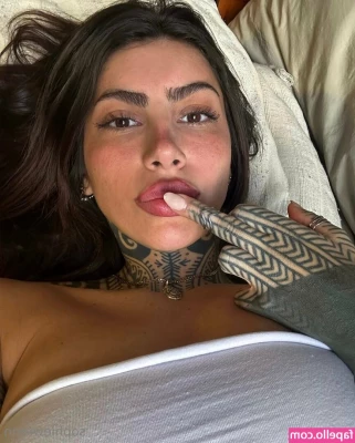 sophiewrenn - Pretty white toes