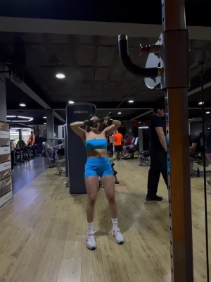 Fiorella Retiz [ fiorella-retiz ] - Big hands free