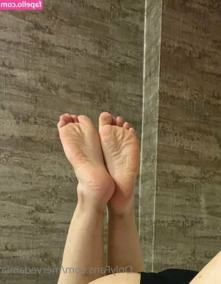 naturabody - Who would be into a foot job video