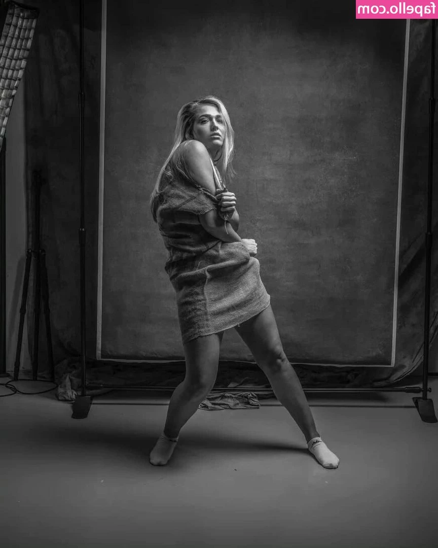 Me Bexxiii [ me-bexxiii ] - If a woman is angry, then not only is she wrong, but she realizes