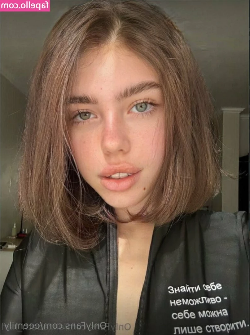 eeemily - You see me staring at you at the beach.. what do you do? 😈