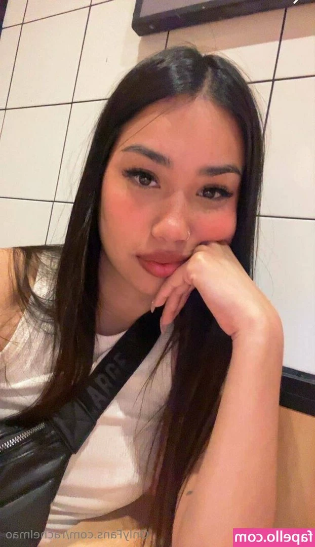 rachelmao - Hurry add my snap chat 👀 👻✨