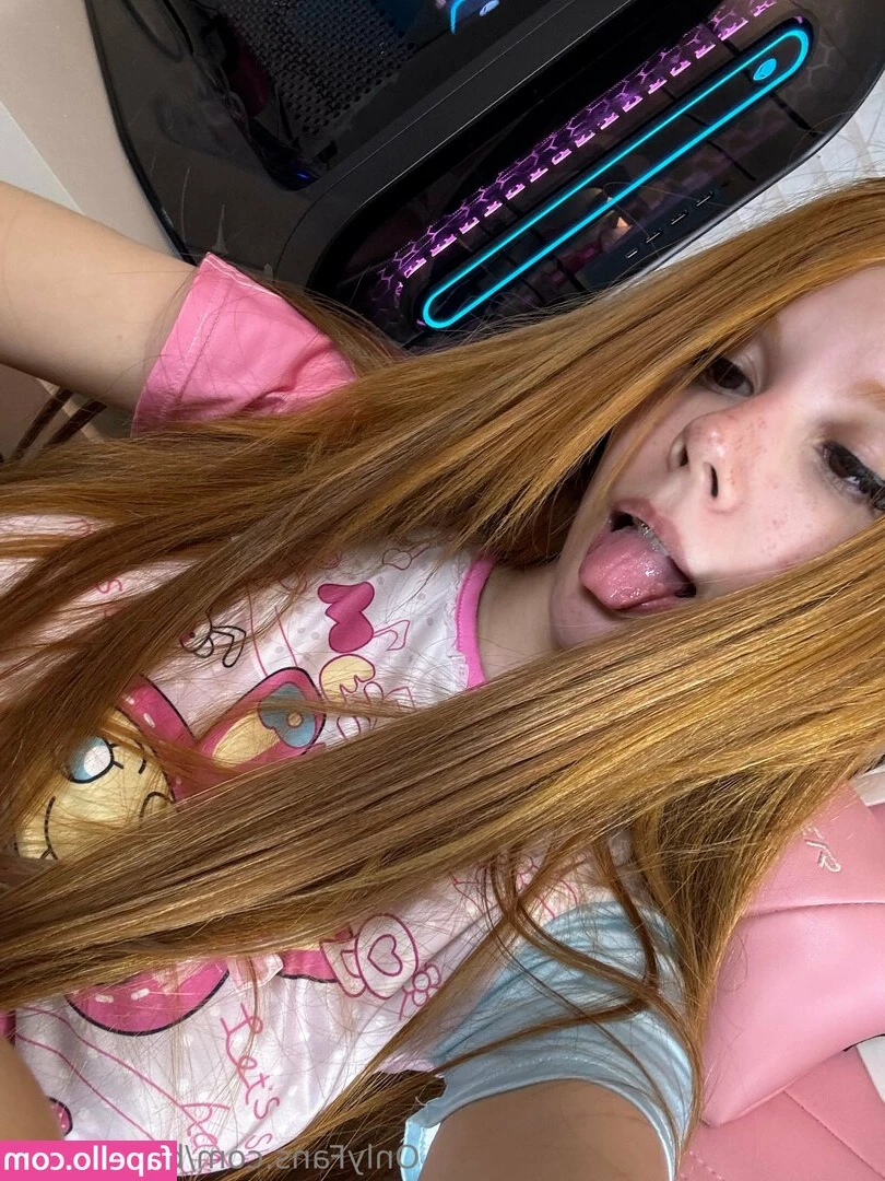 Melwhitte - would these lips be sweet for you