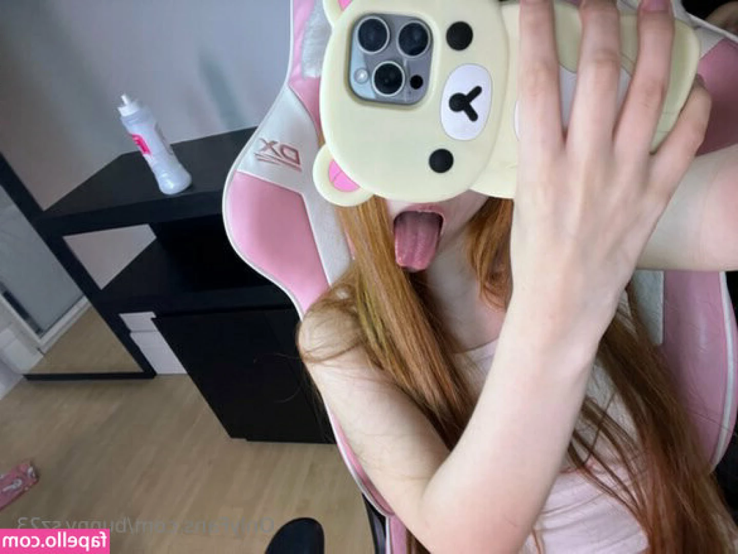 Melwhitte - its friday and i need someone to take me on a cute coffee date this