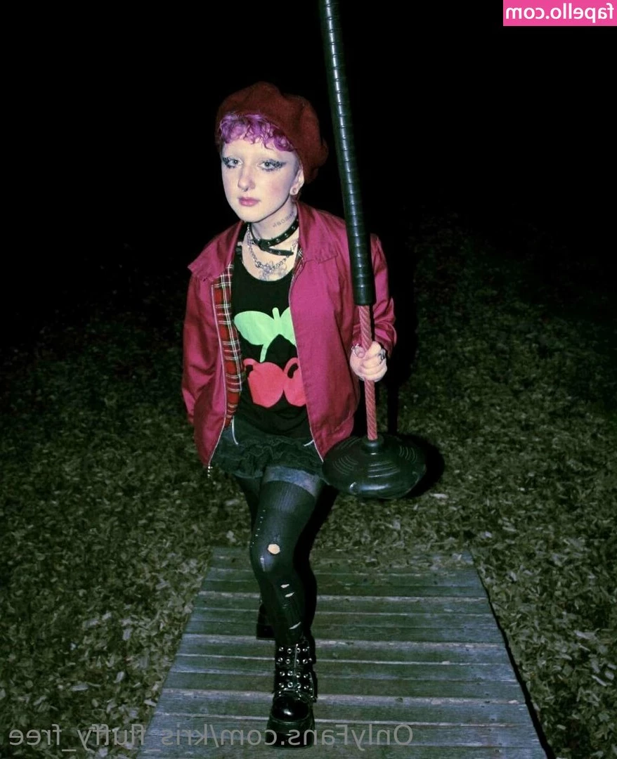 madison_olsen [ madison-olsen ] - Made my sissy sub paint my toe nails  How did she do