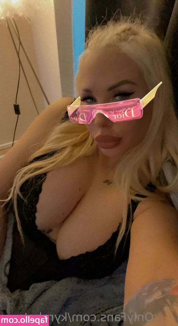 Kyra Hot [ kyra-hot ] - Watch me make my kitty cat fat with my pussy pump