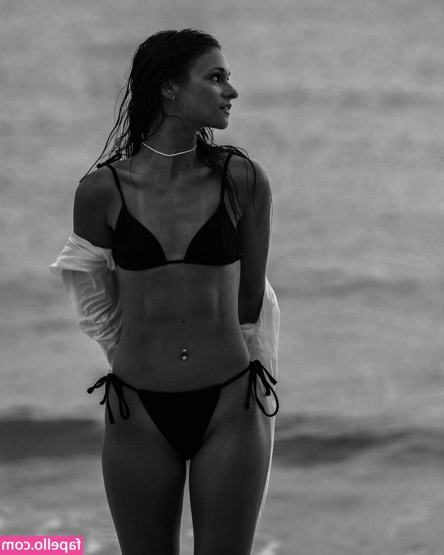 Briar Bonadonna [ briar-bonadonna ] - Check out a good closeup feet photo    HMU for personalized content