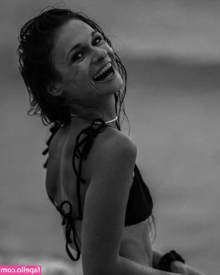 Briar Bonadonna [ briar-bonadonna ] - You see me like this through the crack  wyd