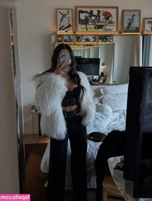 Merve Özkan [ merve-zkan ] - Viene una con el abierto