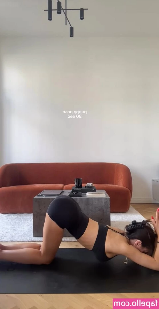 Merve Özkan [ merve-zkan ] - Guarantee I can blow you(r) mind