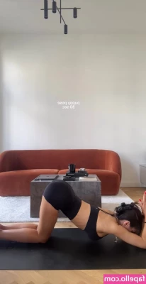 Merve Özkan [ merve-zkan ] - Guarantee I can blow you(r) mind