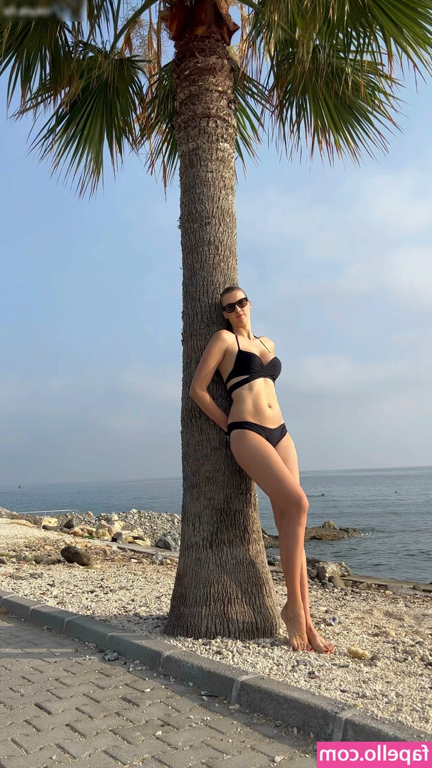 Natalia Vieru [ natalia-vieru ] - Sending out customs tonight💕 I will be taking custom request until