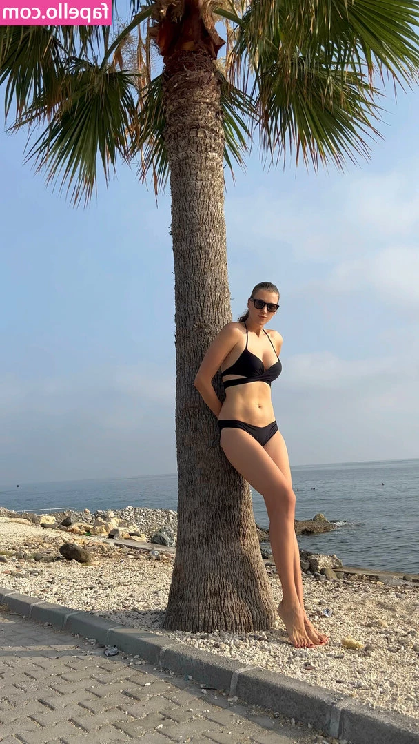 Natalia Vieru [ natalia-vieru ] - Naughty lil devil  I see what you re doing