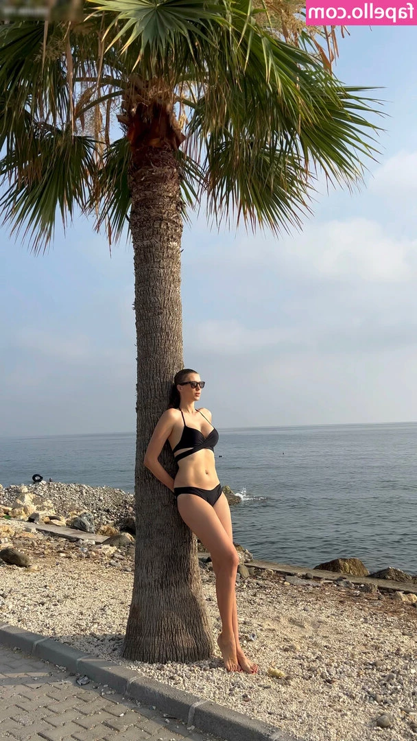 Natalia Vieru [ natalia-vieru ] - I am the woman that you should have at home