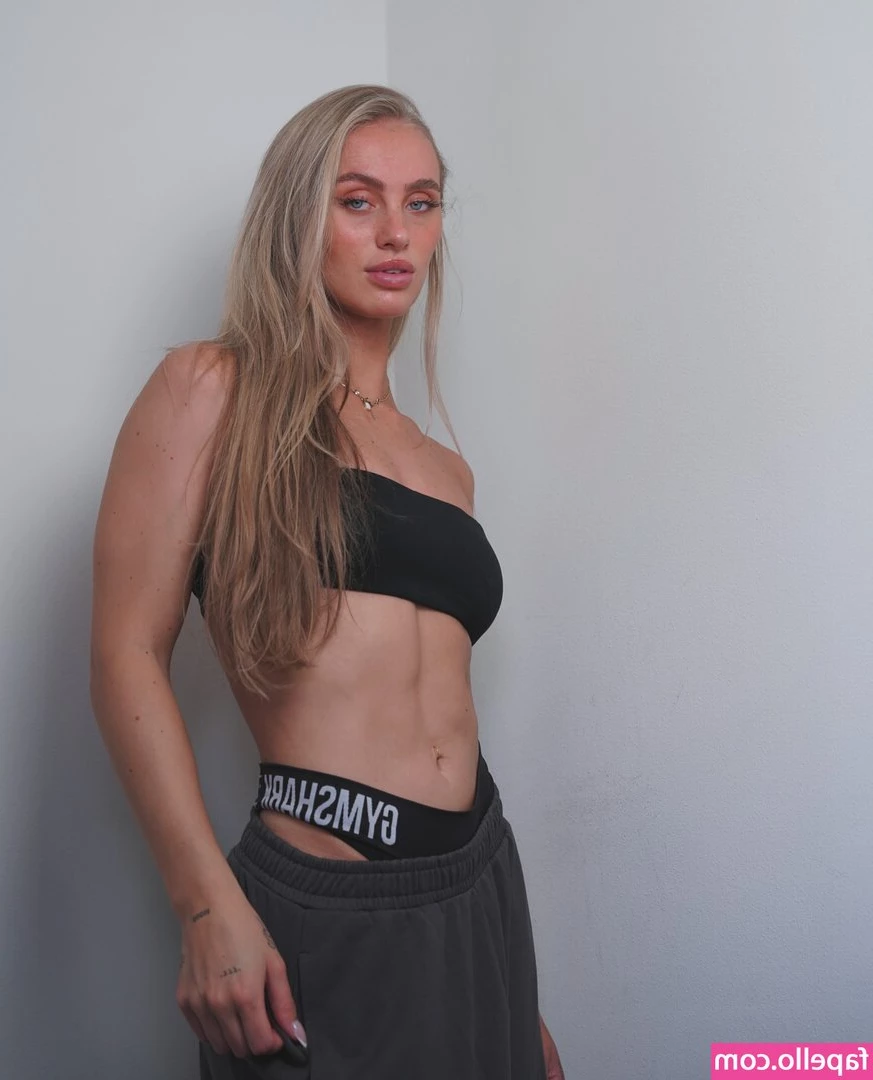 Guusje Van Geel [ guusje-van-geel ] - ℂ𝕦𝕞 𝕗𝕠𝕝𝕝𝕠𝕨 𝕥𝕙𝕚𝕤