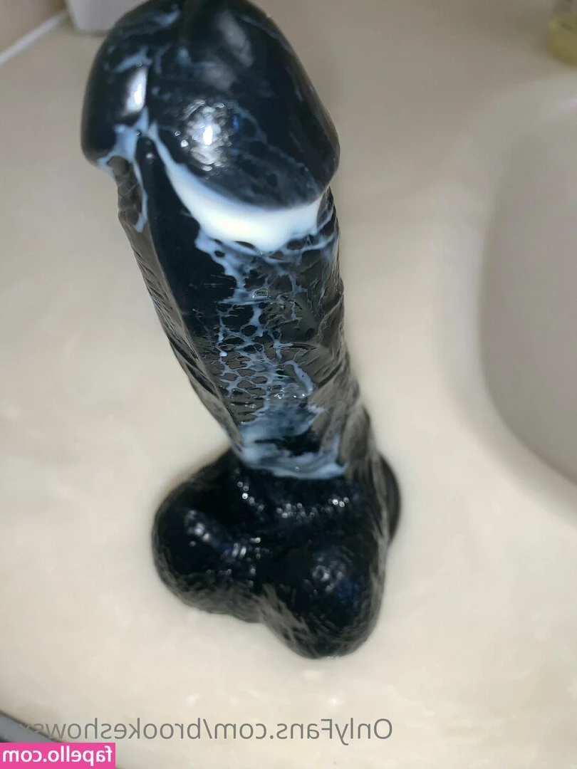 brookeshowsxx [ brookeshowsxx-1 ] - Daydreaming about a huge cock entering me from behind 🥵