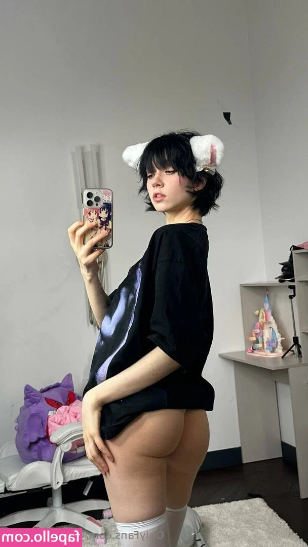 yoursmalldoll1 - If you got eyes, look at me now 😉💚