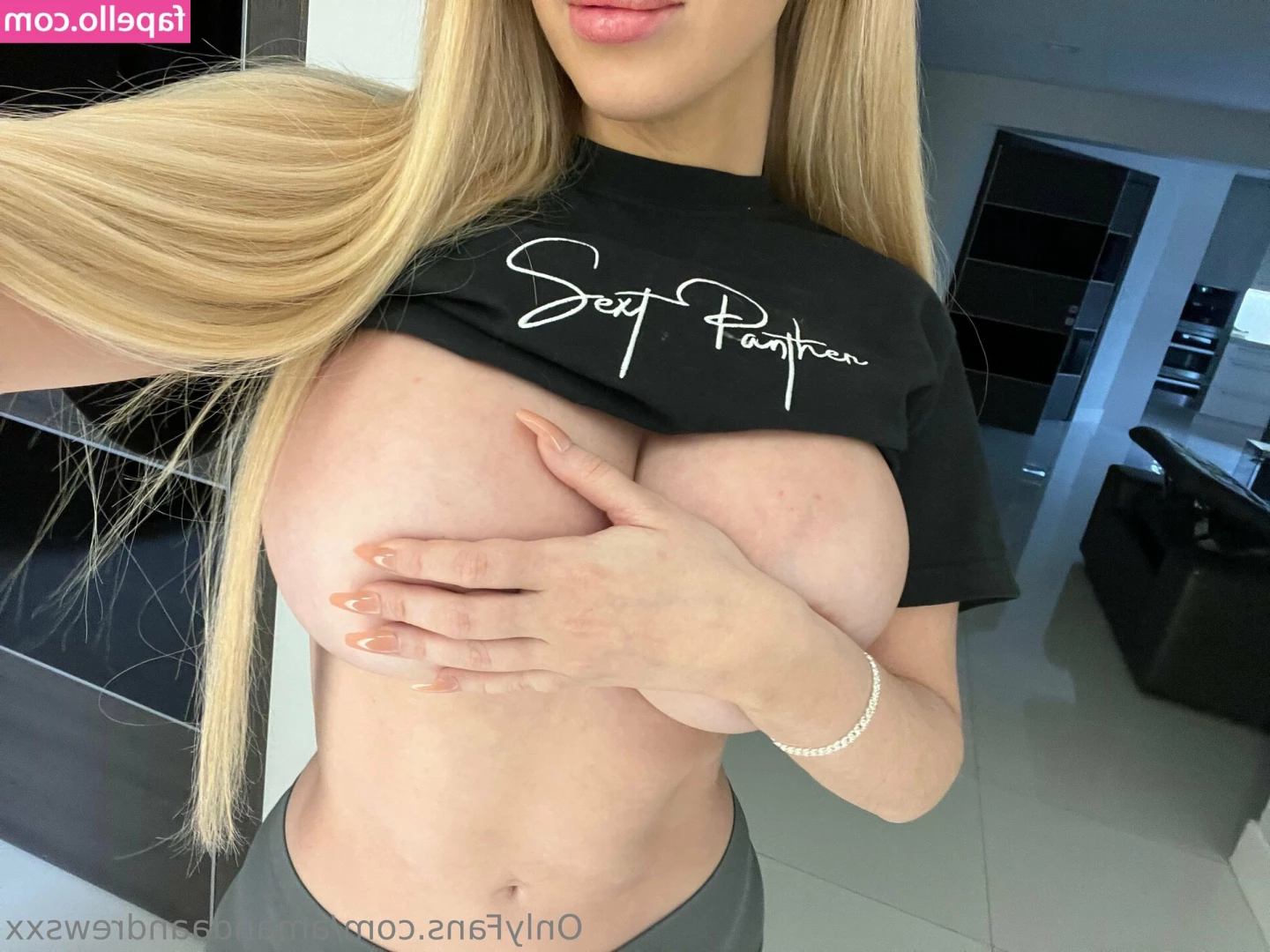 amandaandrewsxx - What do you prefer  My feet or my ass