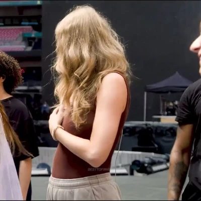 Taylor Swift [ taylor-swift ] - I was going to compile and film the spank video but I got food