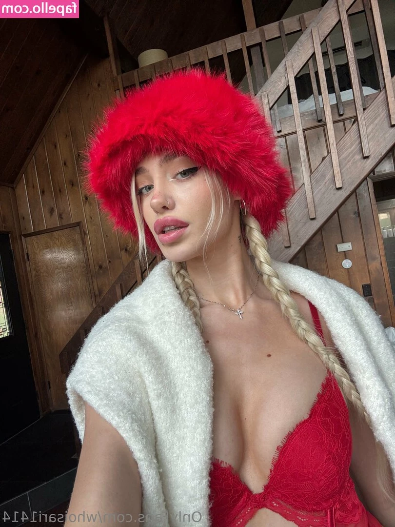 whoisari1414 [ whoisari1414-3 ] - Rubbing lotion between my toes turns me on  How about you