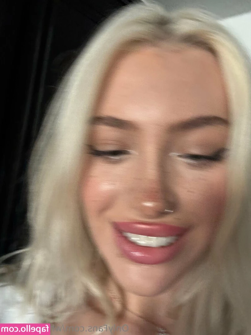 whoisari1414 [ whoisari1414-3 ] - Red fan   and You