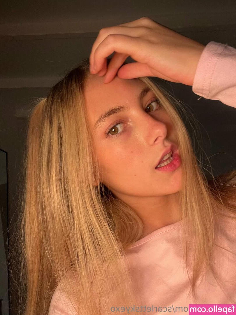 jessiejamessx - Yes, you are dreaming... a spectacular pantyhose dream. All you need