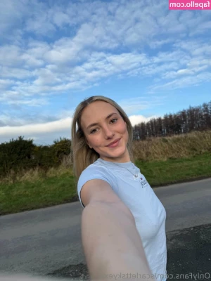 jessiejamessx - Sick in bed so here s some nip x