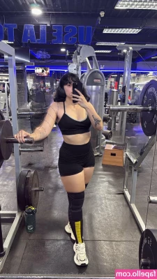 yourplayfulgoth - Sesión de fotos en el gym  porque si no es como si no fueras  ademas