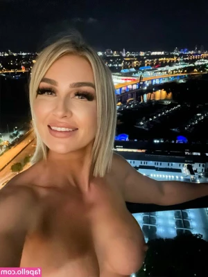 Andi Avalon [ andi-avalon-1 ] - Shaved pussy out for you 👅