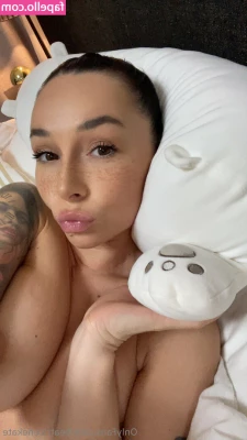 beatricehekate - Is the season to be a ho ho ho