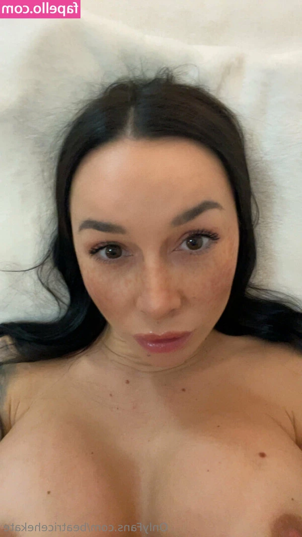 beatricehekate - 1 or 2?💜