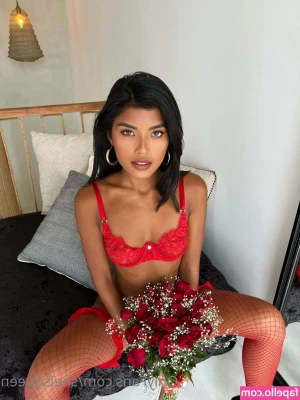 titasaharaofficial [ titasaharaofficial-4 ] - 5 minutes of my soles in nylons! Can you make it to the end? Do you