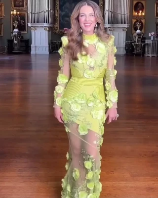 Elizabeth Hurley [ elizabeth-hurley ] - Watch me bounce on it