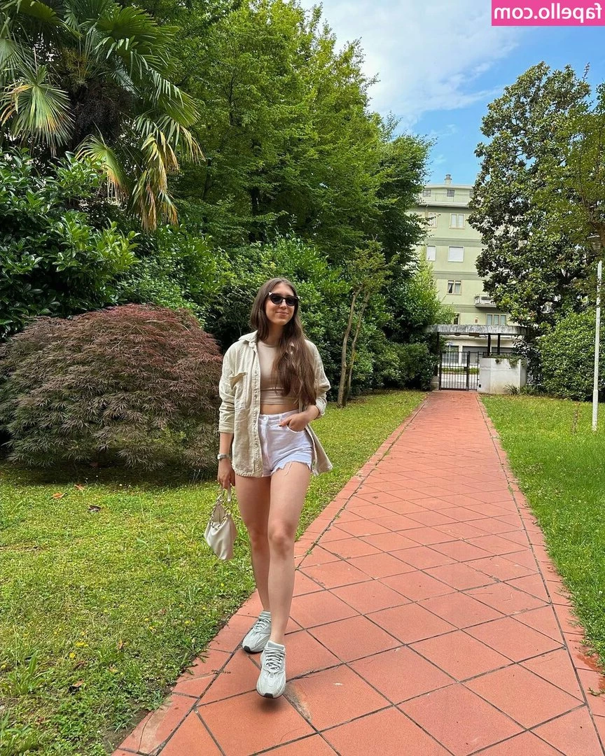 mariia.mosto [ mariia-mosto ] - Just a little chillin  at home