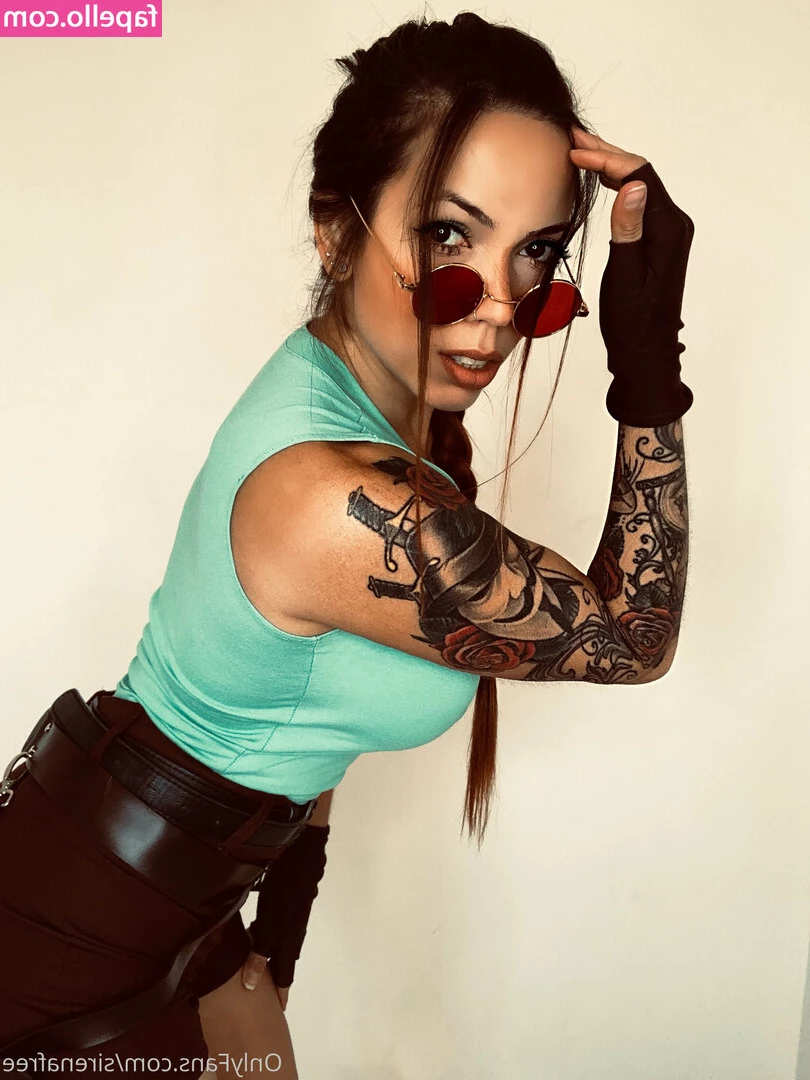 sirenafree - My outfit currently, I am online for another hour then will be live