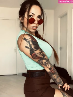 sirenafree - 𝐖𝐇𝐈𝐂𝐇 𝐇𝐎𝐋𝐄 𝐘𝐎𝐔