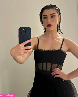 Kimbra - Photos from the guitar video from Instagram  just a bunch of bulge I