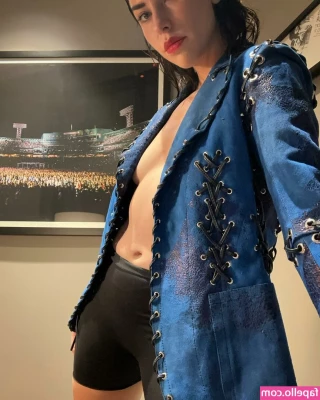 Kimbra - One DM and suddenly  I m your new favorite problem