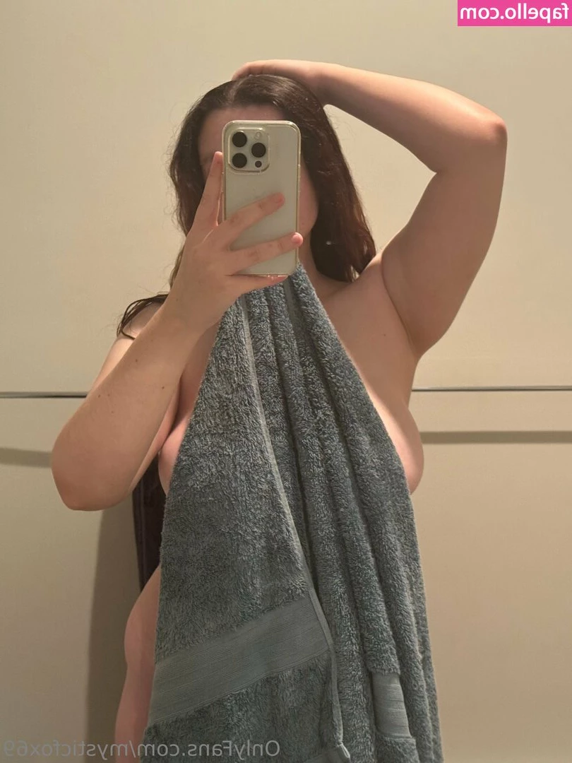 mysticfox69 - I need a tan  Fck winter