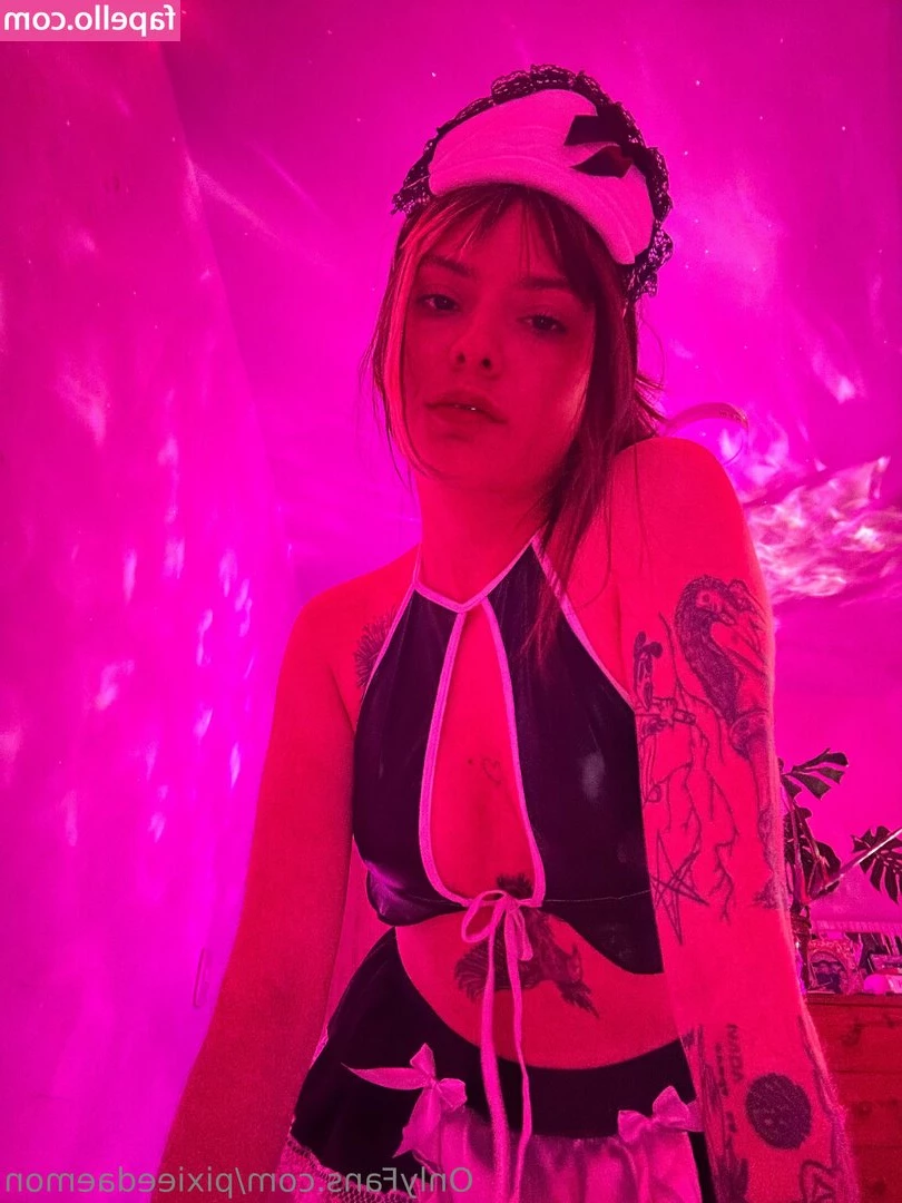 pixieedaemon - Stream started at 11/11/2022 03:19 am  Here w/ Jasmine Grey! Tip 3 if