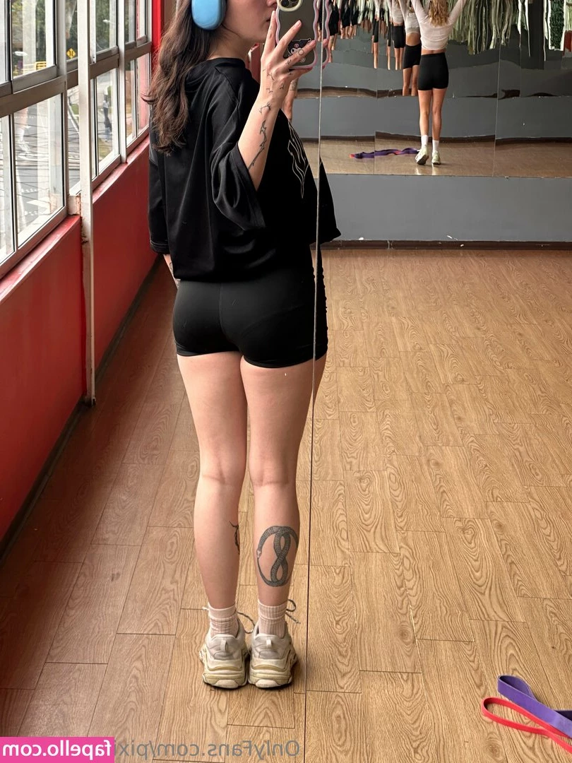 pixieedaemon - Big Bottomed Girls make da World go Round😛