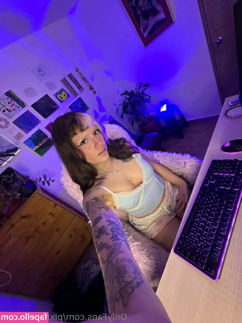 pixieedaemon - i love pulling out my cock in public restrooms