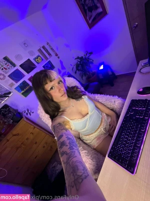 pixieedaemon - i love pulling out my cock in public restrooms