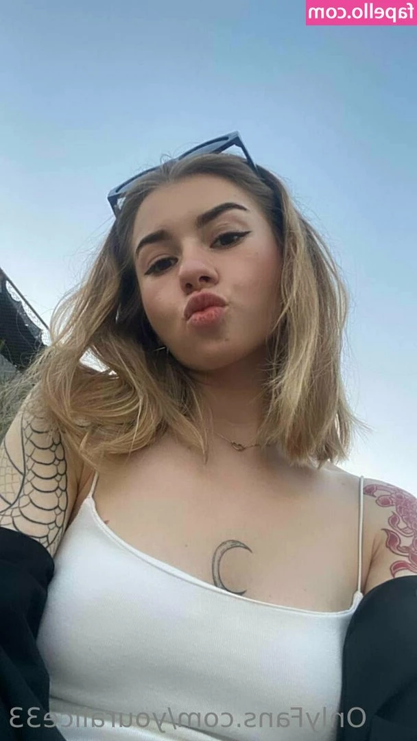 youralice33 - This new toy feels pretty good   it not the real thing but it still