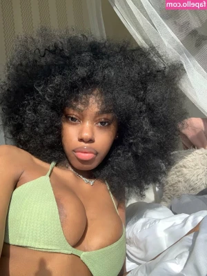 Moonishmia - on ?? or off ?? swipe ⇾ for off 🐾 rise && shine