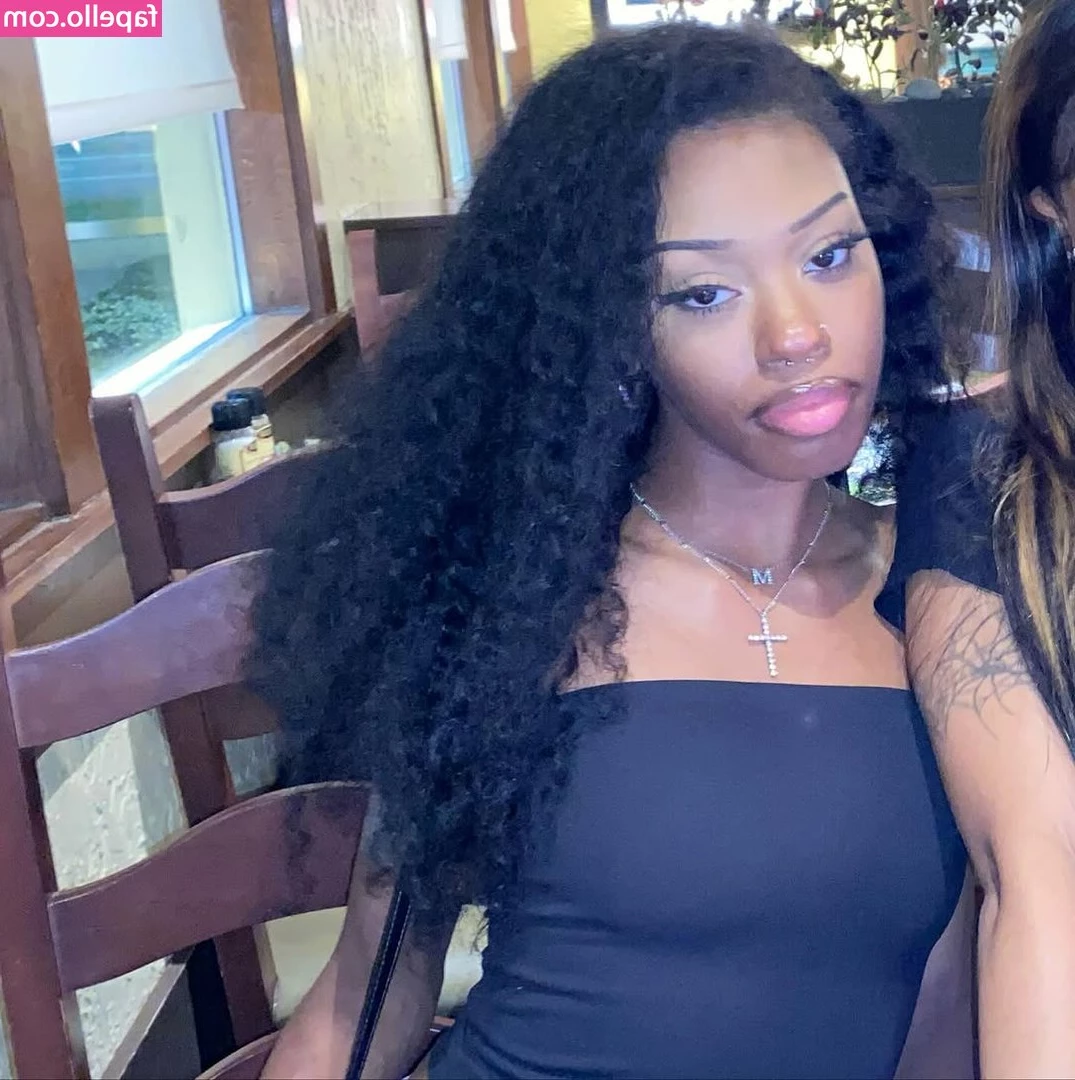 Moonishmia - A view 🍑🔥